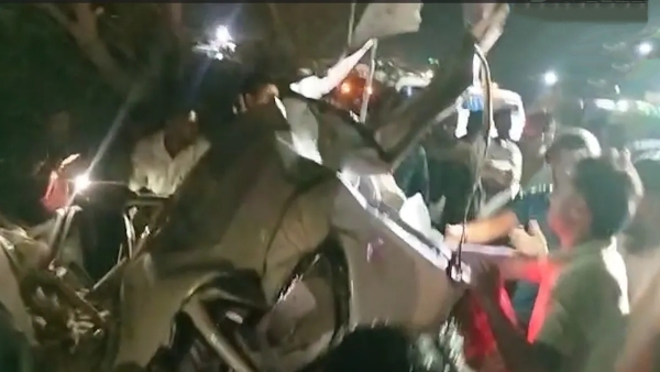 5 Devotees Killed in Horrific Crash on Solapur-Pune Highway