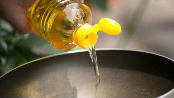 Cooking Oil Prices Spike Ahead of Sankranti Household Budgets Under Pressure Cooking Oil Prices Spike Ahead of Sankranti Household Budgets Under Pressure