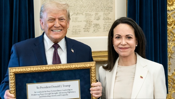 White House tweets Machado Presents Her Nobel Peace Prize to Trump in the Oval Office White House tweets Machado Presents Her Nobel Peace Prize to Trump in the Oval Office