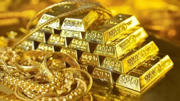 Gold surges 2 percent to new all-time high as dollar weakens