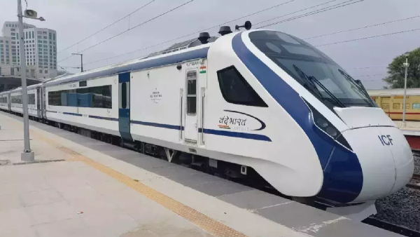 good-news-for-vande-bharat-passengers-in-telugu-states-that-coaches-increased-for-secunderabad-to-vi good-news-for-vande-bharat-passengers-in-telugu-states-that-coaches-increased-for-secunderabad-to-vi