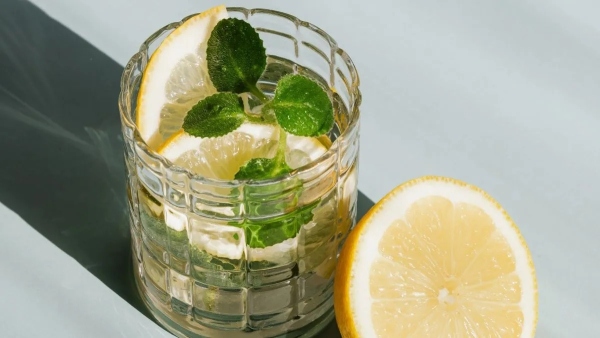 warm-lemon-water-reduces-inflammation-and-cleanses-the-system-improves-digestive-process
