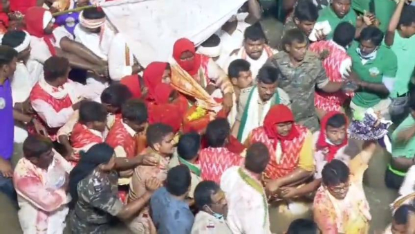 Medaram jathara 2026 arrival of Saralamma marks the first major ritual of Sammakka Saralamma Jathara