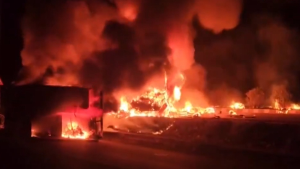 Nandyal Bus Lorry Collision Leaves 3 Dead and several Injured Nandyal Bus Lorry Collision Leaves 3 Dead and several Injured