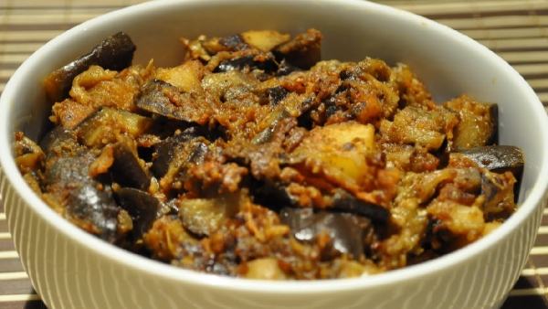 eggplant-potato-curry-making-recipe-in-telugu