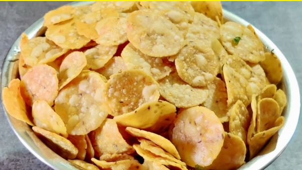 Sankranti Special Pesara Pappu Chekkalu A Healthy and Crispy Traditional Snack Sankranti Special Pesara Pappu Chekkalu A Healthy and Crispy Traditional Snack