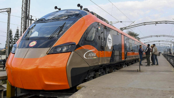 Vande Bharat Sleeper Trains likely to Roll Out in Kerala on 3 Routes With Hyderabad in Sight Vande Bharat Sleeper Trains likely to Roll Out in Kerala on 3 Routes With Hyderabad in Sight