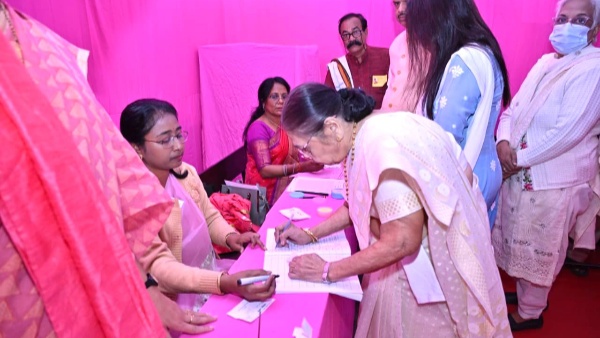 Mumbai Exit Polls Predict BJP-Sena Victory Thackerays Face Setback Mumbai Exit Polls Predict BJP-Sena Victory Thackerays Face Setback