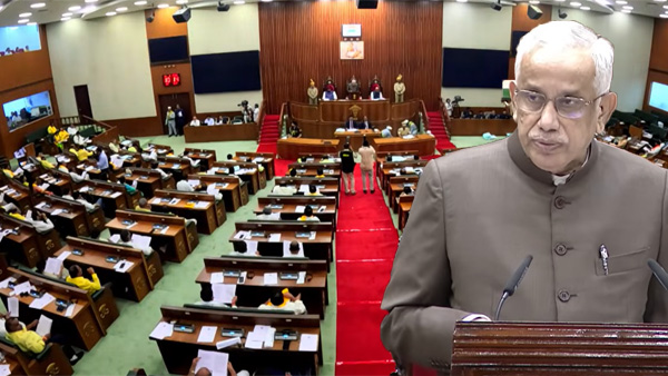 అసెంబ్లీలో గవర్నర్ ప్రసంగం మధ్య వైఎస్సార్సీపీ పార్టీ నేతల ఇళ్లపై దాడులకు వ్యతిరేకంగా నినాదాలు చేశారు