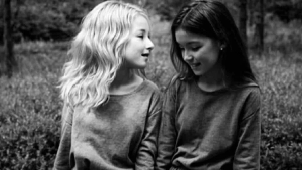 illusion-of-third-face-between-these-two-girls-in-this-photo-and-test-to-eyes-sharpness-also-for-mem illusion-of-third-face-between-these-two-girls-in-this-photo-and-test-to-eyes-sharpness-also-for-mem