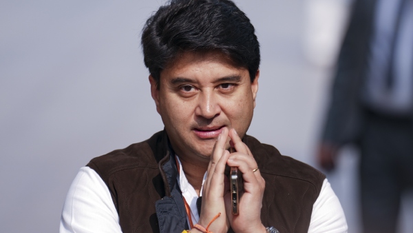 I am a Dabba Mantri Jyotiraditya Scindia Viral Speech on Mobile Addiction and Relationships I am a Dabba Mantri Jyotiraditya Scindia Viral Speech on Mobile Addiction and Relationships