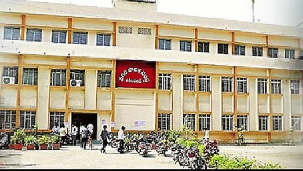 కరీంనగర్ మునిసిపల్ కార్పొరేషన్ మేయర్ పదవికి క్యాంపు రాజకీయాలు, కాంగ్రెస్ బిఆర్ఎస్ ఎంఐఎంపై బండి సంజయ్ విరుచుకుపడ్డారు.