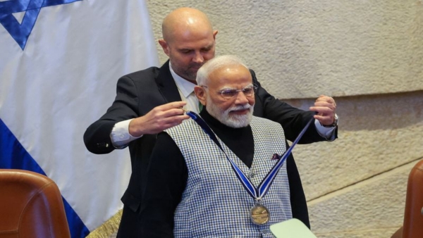 పీఎం మోదీ ఇజ్రాయెల్ అవార్డ్స్ స్పీకర్ ఆఫ్ నెస్సెట్ మెడల్ హిస్టారిక్ రికగ్నిషన్ ఫర్ లీడర్‌షిప్‌ను సత్కరించారు