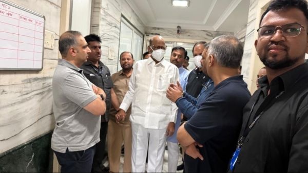 డీహైడ్రేషన్ కారణంగా ఎన్సీపీ అధినేత శరద్ పవార్ ఆరోగ్య పరిస్థితి నిలకడగా ఉండడంతో పుణె ఆస్పత్రిలో చేరినట్లు వైద్యులు తెలిపారు. డీహైడ్రేషన్ కారణంగా ఎన్సీపీ అధినేత శరద్ పవార్ ఆరోగ్య పరిస్థితి నిలకడగా ఉండడంతో పుణె ఆస్పత్రిలో చేరినట్లు వైద్యులు తెలిపారు.