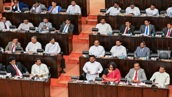 ధైర్యమైన సంస్కరణలో శ్రీలంక ఎంపీల పెన్షన్‌లను రద్దు చేసింది, ప్రోత్సాహకాలపై భారతదేశంలో పాకిస్తాన్‌లో వివాదానికి దారితీసింది