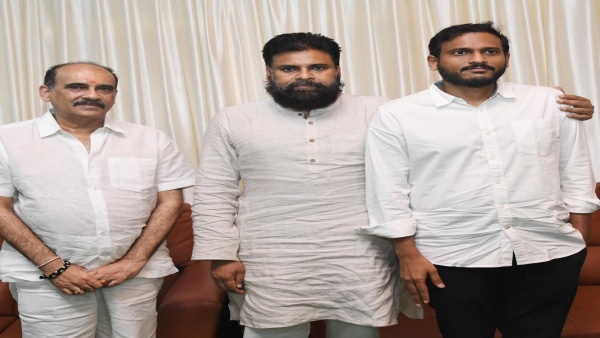 పవన్ కళ్యాణ్తో భేటీ అనంతరం వైఎస్ఆర్సీపీలోకి రీఎంట్రీపై బాలినేని క్లారిటీ ఇచ్చారు. పవన్ కళ్యాణ్తో భేటీ అనంతరం వైఎస్ఆర్సీపీలోకి రీఎంట్రీపై బాలినేని క్లారిటీ ఇచ్చారు.