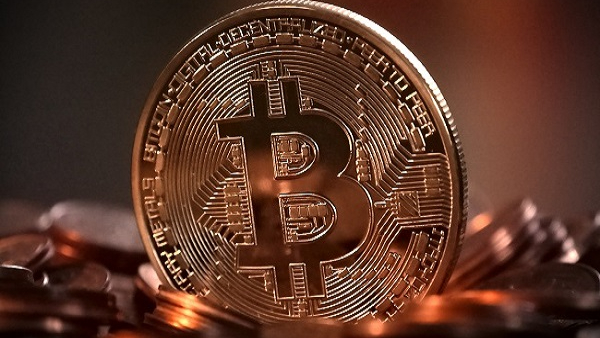 US ఇజ్రాయెల్‌పై క్షిపణి బ్యారేజీలకు నిధులు సమకూర్చడానికి ఇరాన్ ఆంక్షలను ఎలా దాటవేస్తుంది అనేది ఇక్కడ లొసుగు