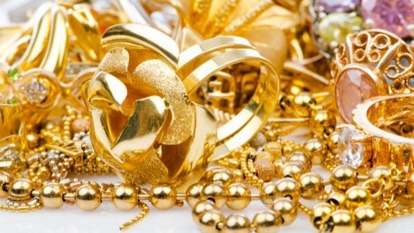 Gold Surges as Mumbai 24K Reaches Rs 164500 per 10 per gram and Silver Climbs on Safe-Haven Demand Gold Surges as Mumbai 24K Reaches Rs 164500 per 10 per gram and Silver Climbs on Safe-Haven Demand