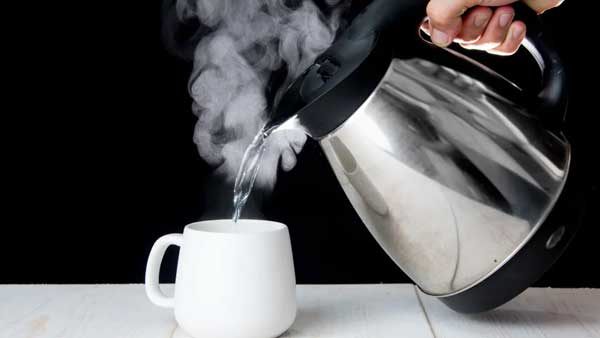 hot-water-in-the-morning-can-kick-start-digestion-flush-out-toxins-and-relieve-constipation-by-sti