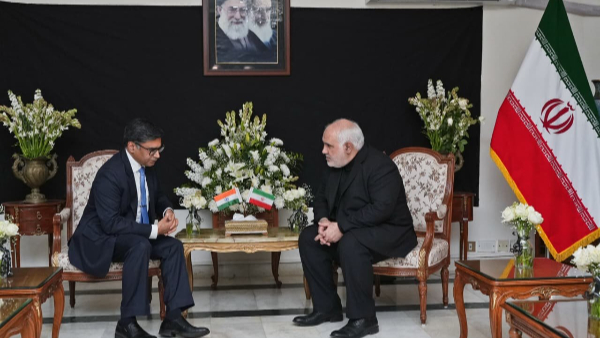 పుస్తకంపై సంతకం చేయడానికి ఇరాన్ రాయబార కార్యాలయాన్ని సందర్శించిన అయతుల్లా అలీ ఖమేనీకి భారతదేశం చివరగా సంతాపం తెలిపింది