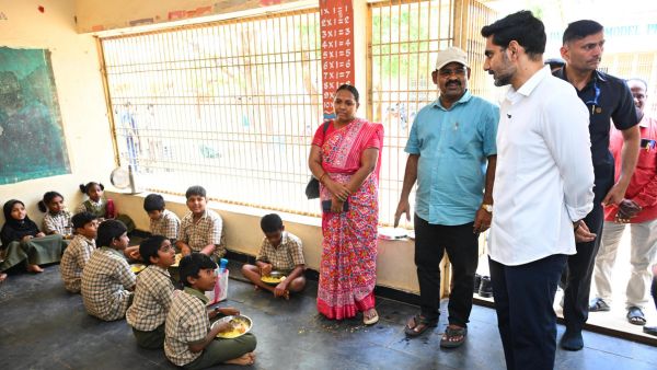 మైలవరం స్కూల్లో మంత్రి నారా లోకేష్ సినీమాటిక్ రైడ్ సర్ప్రైజ్ విజిట్ ఏపీ అధికారులను షాక్కు గురి చేసింది. మైలవరం స్కూల్లో మంత్రి నారా లోకేష్ సినీమాటిక్ రైడ్ సర్ప్రైజ్ విజిట్ ఏపీ అధికారులను షాక్కు గురి చేసింది.