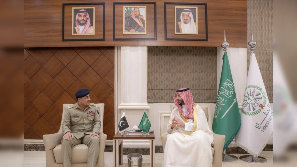 సౌదీ అరేబియాలో పాకిస్థాన్ అసిమ్ మునీర్ ఇరాన్ ఉద్రిక్తతల మధ్య రక్షణ మంత్రితో కీలక సమావేశాన్ని నిర్వహించారు