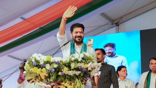 సిద్దిపేటలో కాంగ్రెస్ ఎమ్మెల్యే గెలిస్తే మంత్రి పదవి ఆఫర్పై హరీష్రావు పక్షపాత జాబ్ని రేవంత్ విమర్శించారు. సిద్దిపేటలో కాంగ్రెస్ ఎమ్మెల్యే గెలిస్తే మంత్రి పదవి ఆఫర్పై హరీష్రావు పక్షపాత జాబ్ని రేవంత్ విమర్శించారు.