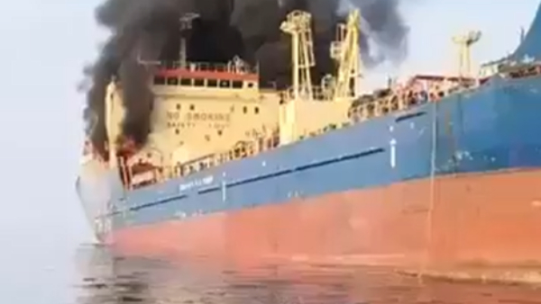 హోర్ముజ్ జలసంధిలో 15 మంది భారతీయ సిబ్బందితో ఇరాన్ దాడి చేసి ఆయిల్ ట్యాంకర్ను ముంచేసింది హోర్ముజ్ జలసంధిలో 15 మంది భారతీయ సిబ్బందితో ఇరాన్ దాడి చేసి ఆయిల్ ట్యాంకర్ను ముంచేసింది