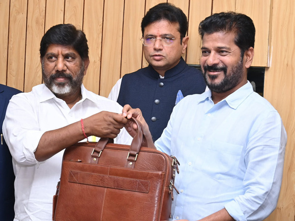 Telangana Govt big announcement over new pensions amp amp allocation of funds for Rythu Bharosa Telangana Govt big announcement over new pensions amp amp allocation of funds for Rythu Bharosa