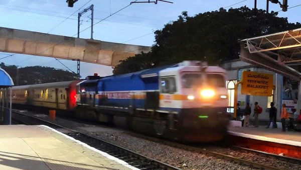 శుభవార్త తిరుమల భక్తులకు తిరుపతి అకోలా తిరుపతి ఎక్స్‌ప్రెస్ రైలు మొలకలచెరువు వద్ద అదనపు హాల్ట్