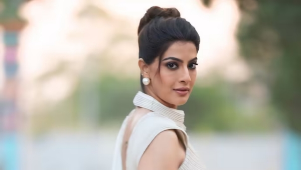 VaralaxmiSarathkumar Shocking Comments on Girls Dressing viral Go Massively Viral Fans Divided VaralaxmiSarathkumar Shocking Comments on Girls Dressing viral Go Massively Viral Fans Divided