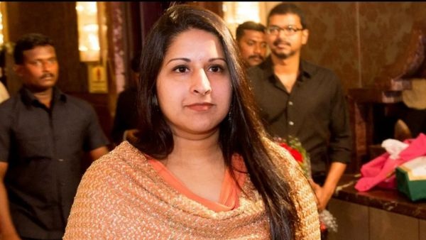 Star Hero Vijay Marriage Crisis Wife Sangeetha Alleges She is Homeless as Husband Denies Entry to House