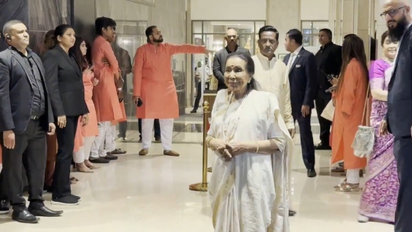 Legendary Singer Asha Bhosle Passes Away at 92 Last Video from Arjun Tendulkar Wedding Goes Viral