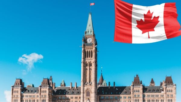 కెనడా పౌరసత్వ నియమం మార్పు కొత్త చట్టం కెనడియన్ పాస్పోర్ట్లను క్లెయిమ్ చేయడానికి విదేశాలలో జన్మించిన బహుళ-తరాలను అనుమతిస్తుంది కెనడా పౌరసత్వ నియమం మార్పు కొత్త చట్టం కెనడియన్ పాస్పోర్ట్లను క్లెయిమ్ చేయడానికి విదేశాలలో జన్మించిన బహుళ-తరాలను అనుమతిస్తుంది