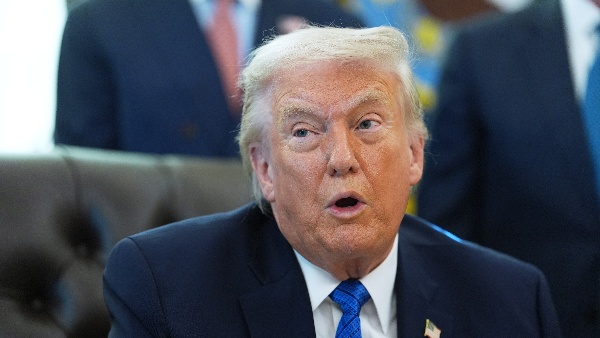 అమెరికా దిగ్బంధనం కారణంగా ఇరాన్ యుద్ధం ముగిసిందని టెహ్రాన్ పునర్నిర్మాణానికి 20 ఏళ్లు పడుతుందని డొనాల్డ్ ట్రంప్ చెప్పారు అమెరికా దిగ్బంధనం కారణంగా ఇరాన్ యుద్ధం ముగిసిందని టెహ్రాన్ పునర్నిర్మాణానికి 20 ఏళ్లు పడుతుందని డొనాల్డ్ ట్రంప్ చెప్పారు