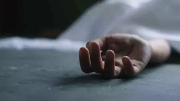 father-sleep-with-her-daughter-dead-body-from-past-five-months-at-meerut-in-uttar-pradesh