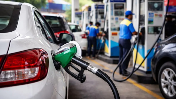 Global Crude Near 4-Year High as Petrol and Diesel Price Remain Stable in India after Rs 10 duty cut Global Crude Near 4-Year High as Petrol and Diesel Price Remain Stable in India after Rs 10 duty cut