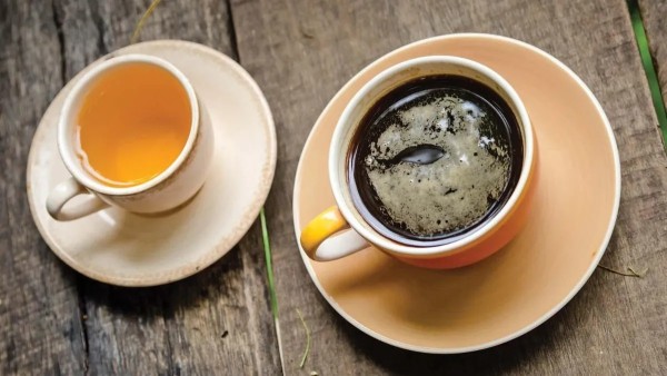 green-tea-black-tea-have-similar-health-benefits-such-as-boosting-alertness-also-protecting-heart