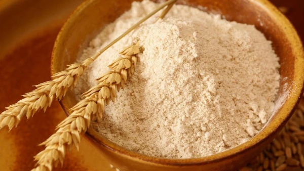 వేప బే ఆకుల నుండి వచ్చే కీటకాల నుండి గోధుమలను సురక్షితంగా ఉంచండి కర్పూరం మరియు వెల్లుల్లిని నిల్వ తేమ మరియు ముద్రలో ఉంచుతుంది