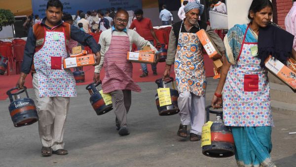 Govt Doubles 5kg Free Trade LPG Cylinder Quota for Migrant Workers No Address Proof Required for Students