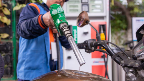 Indian Fuel Prices Steady Amid Global Crude Swings and Middle East Crisis Brace for Pressure