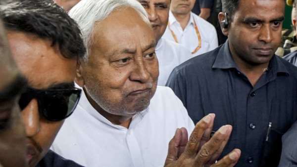 రాజ్యసభ వివరాల నుండి JDU మరియు బీహార్ రాజకీయాలపై దృష్టి కేంద్రీకరించడానికి నితీష్ కుమార్ కేంద్ర మంత్రివర్గ పదవిని తిరస్కరించారు