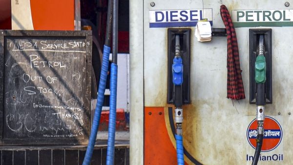 పెట్రోలు సంక్షోభం తెలంగాణకు వ్యాపించింది 107 పంపులు ఇప్పటికీ స్టాక్ లేదు జిల్లాల్లో భారీగా జనం