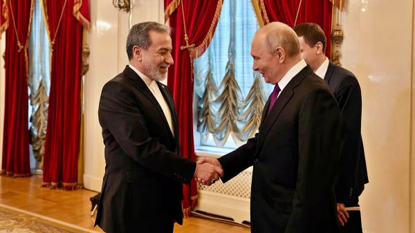 ఇరాన్ డిప్యూటీ ఎఫ్‌ఎం అరక్చితో భేటీ సందర్భంగా పశ్చిమాసియాలో శాంతికి పూర్తి సహకారం అందిస్తామని పుతిన్ హామీ ఇచ్చారు.