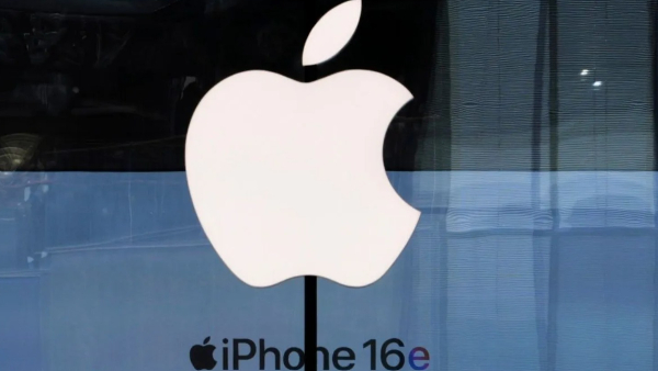 Tim Cook Announces Departure Ends 15-Year Run as Apple Future Shifts Under New CEO John Ternus