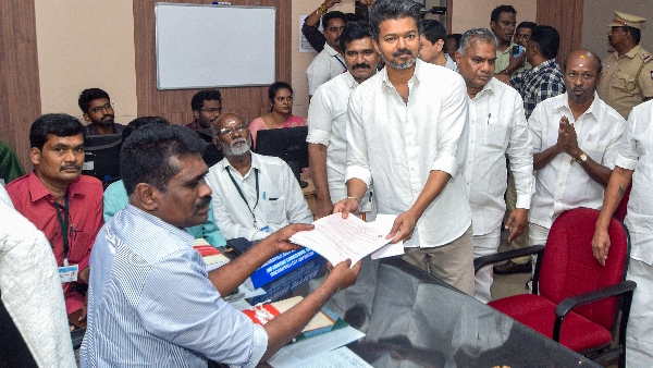 తమిళనాడు అసెంబ్లీ ఎన్నికల్లో అన్నాడీఎంకే 131-150 సీట్లతో డీఎంకేను మెజారిటీతో ఓడించే అవకాశం ఉందని అంచనా తమిళనాడు అసెంబ్లీ ఎన్నికల్లో అన్నాడీఎంకే 131-150 సీట్లతో డీఎంకేను మెజారిటీతో ఓడించే అవకాశం ఉందని అంచనా