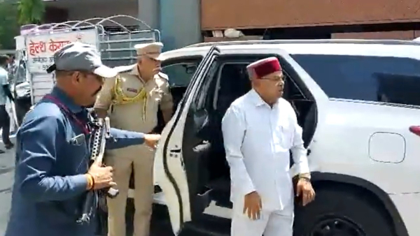 Ahead of CM Siddaramaiah Resign Karnataka Governor Thaawarchand Gehlot Arrives at His Residence MP