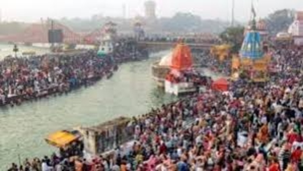 devotees-witness-spiritual-fervour-at-kaleshwaram-triveni-sangamam-during-saraswati-pushkaralu devotees-witness-spiritual-fervour-at-kaleshwaram-triveni-sangamam-during-saraswati-pushkaralu