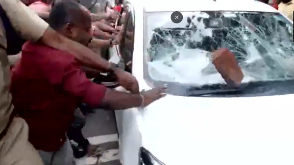CPI M Workers Stone ED Team at Kerala CM Vijayan s Residence Vehicles Damaged in Violent StandOff