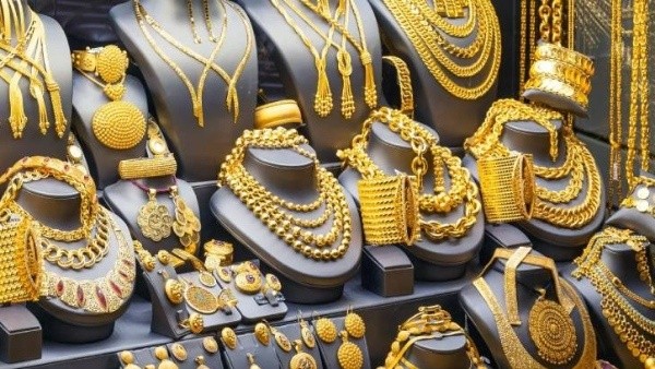 Gold Drops near Rs 152700 per 10g For 24K as India watches peace talks boost bullion optimism Gold Drops near Rs 152700 per 10g For 24K as India watches peace talks boost bullion optimism